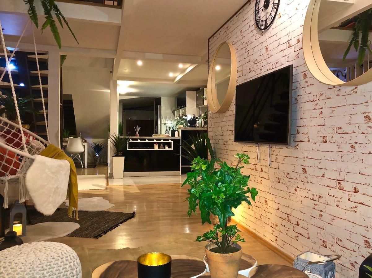 Duplex With Quite Terrace On Wenceslas Sq. プラハ エクステリア 写真