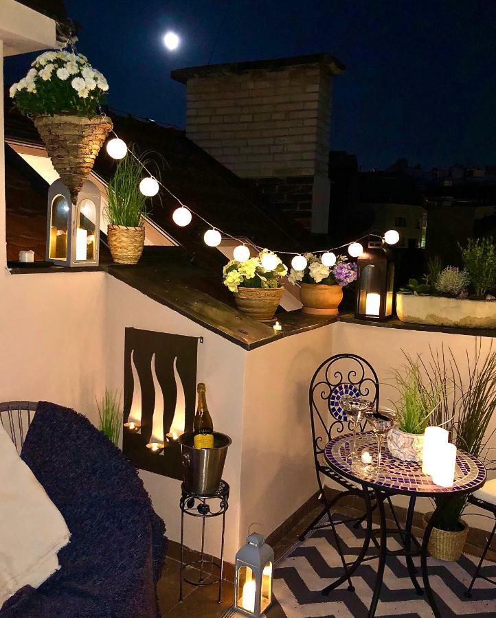 Duplex With Quite Terrace On Wenceslas Sq. プラハ エクステリア 写真