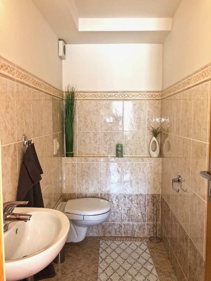 Duplex With Quite Terrace On Wenceslas Sq. プラハ エクステリア 写真