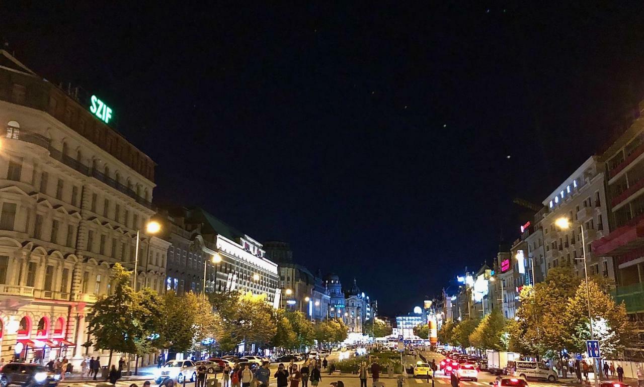 Duplex With Quite Terrace On Wenceslas Sq. プラハ エクステリア 写真