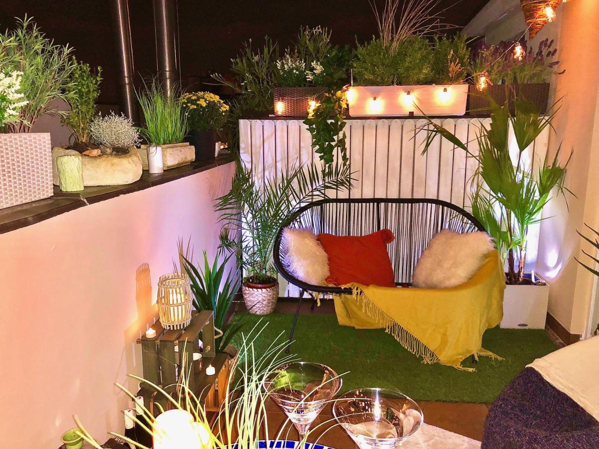 Duplex With Quite Terrace On Wenceslas Sq. プラハ エクステリア 写真