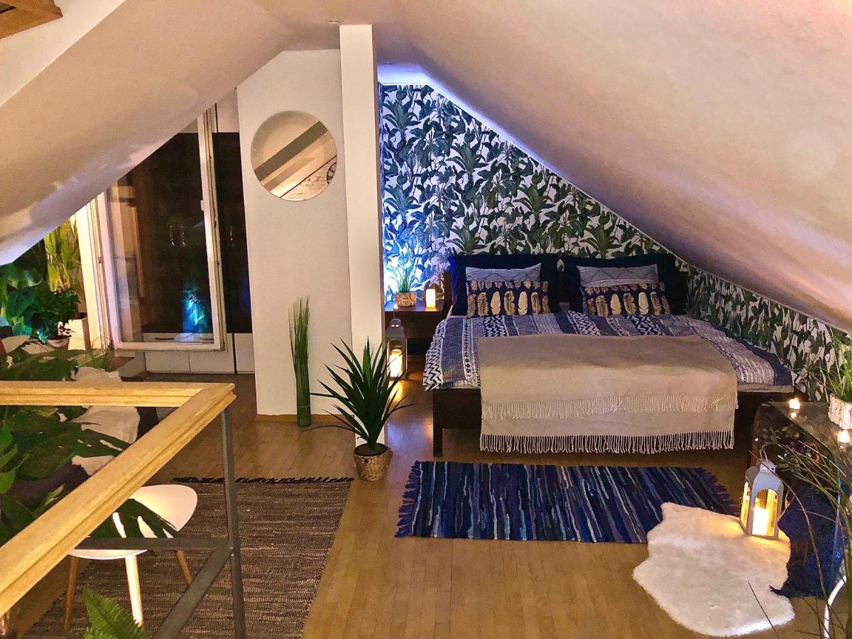 Duplex With Quite Terrace On Wenceslas Sq. プラハ エクステリア 写真