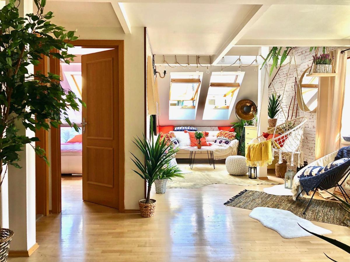 Duplex With Quite Terrace On Wenceslas Sq. プラハ エクステリア 写真