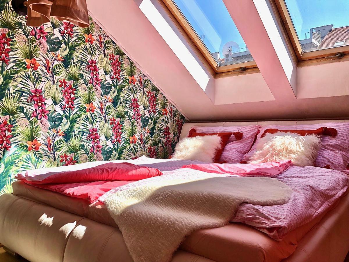 Duplex With Quite Terrace On Wenceslas Sq. プラハ エクステリア 写真
