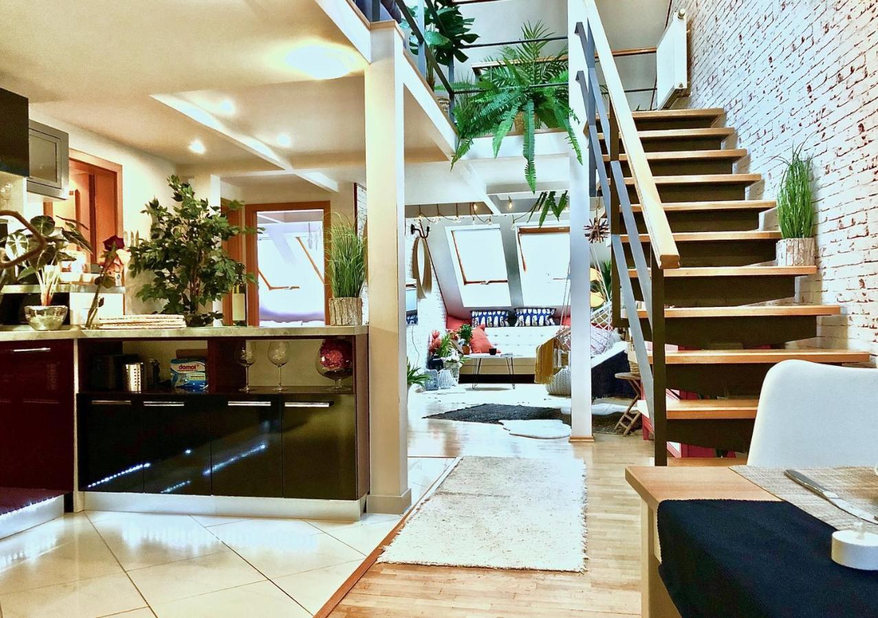 Duplex With Quite Terrace On Wenceslas Sq. プラハ エクステリア 写真